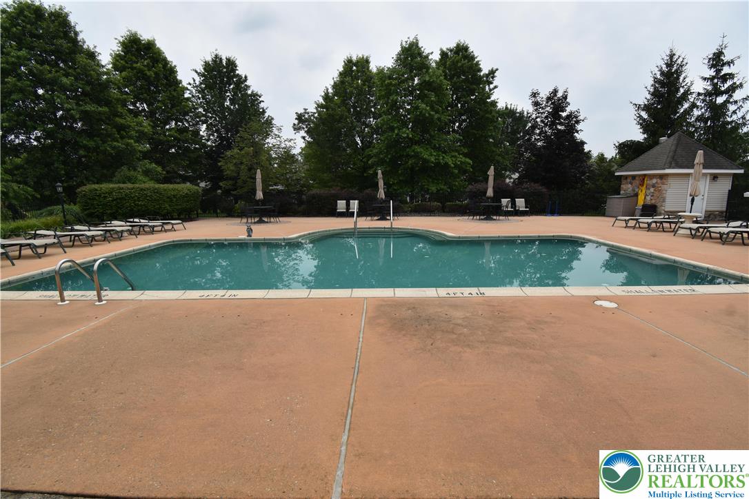 82 Glenmoor Circle South