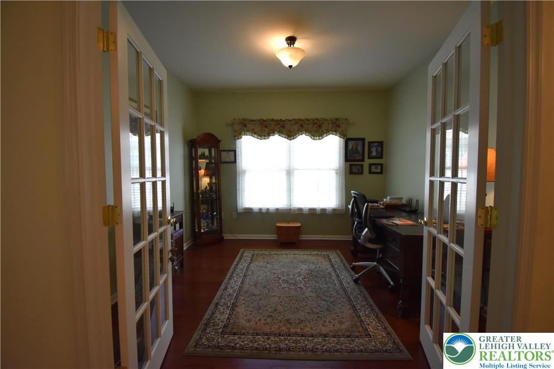 82 Glenmoor Circle South