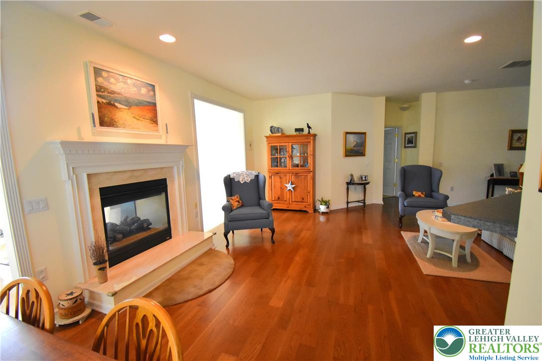 82 Glenmoor Circle South