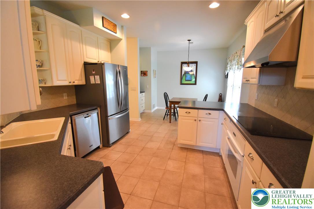 82 Glenmoor Circle South