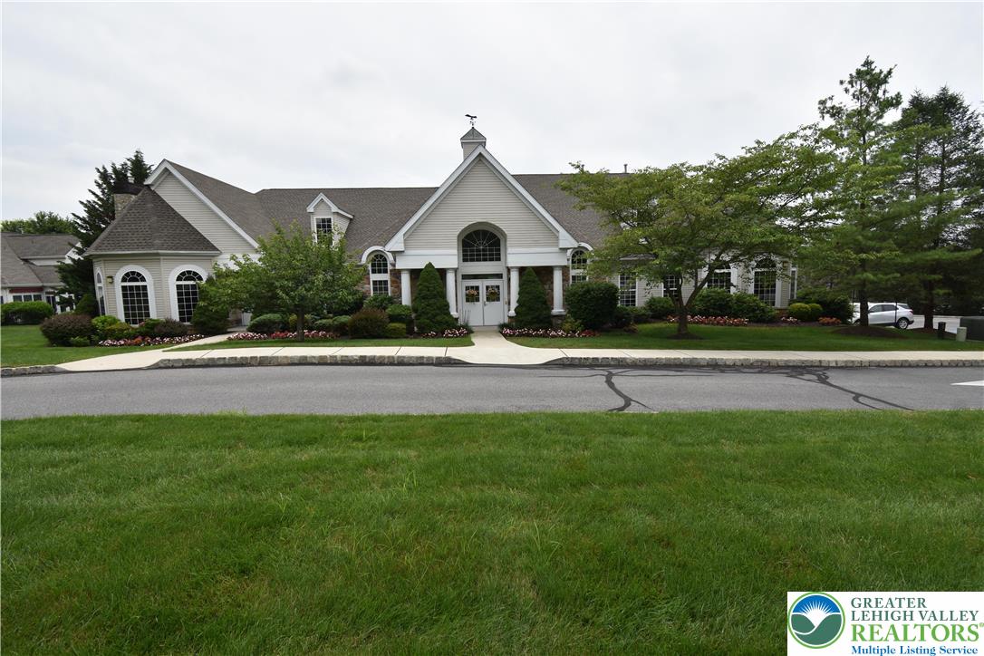 82 Glenmoor Circle South