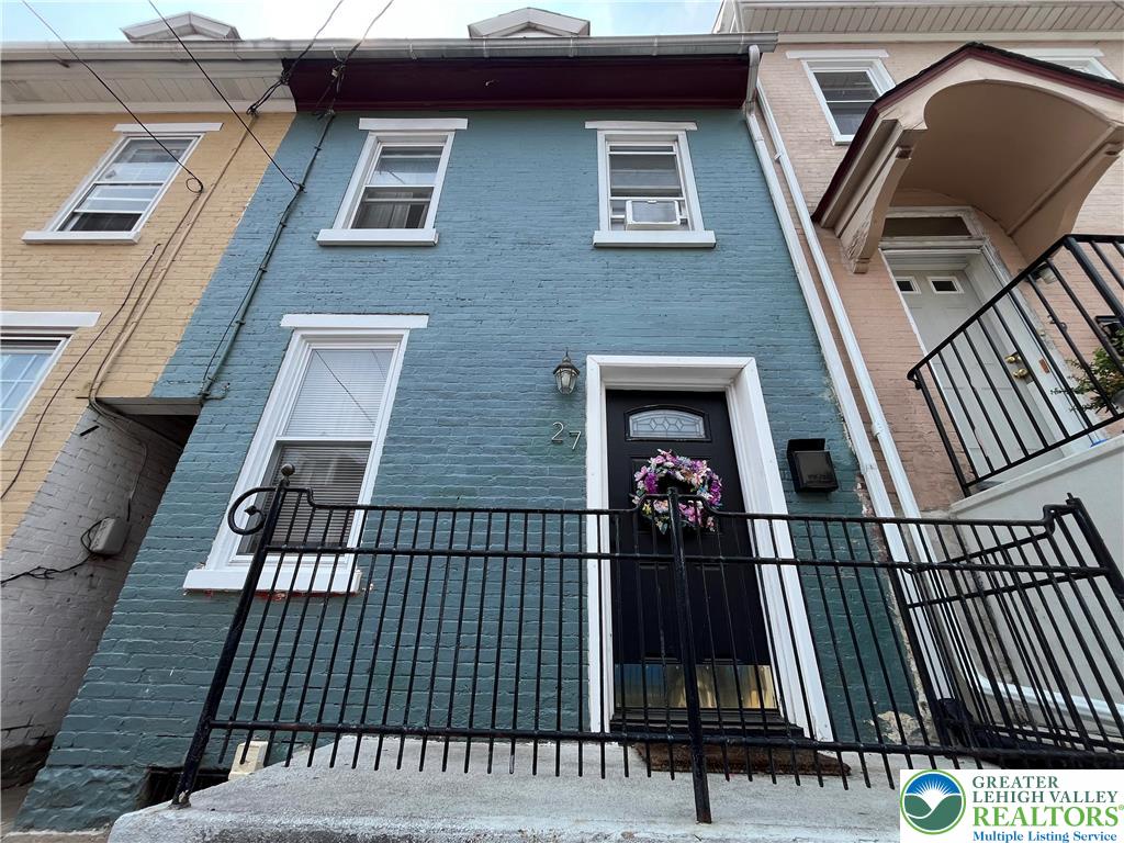 27 North Warren Street