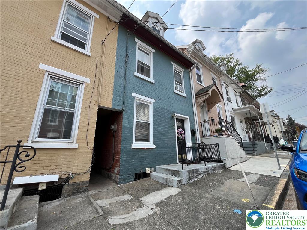 27 North Warren Street