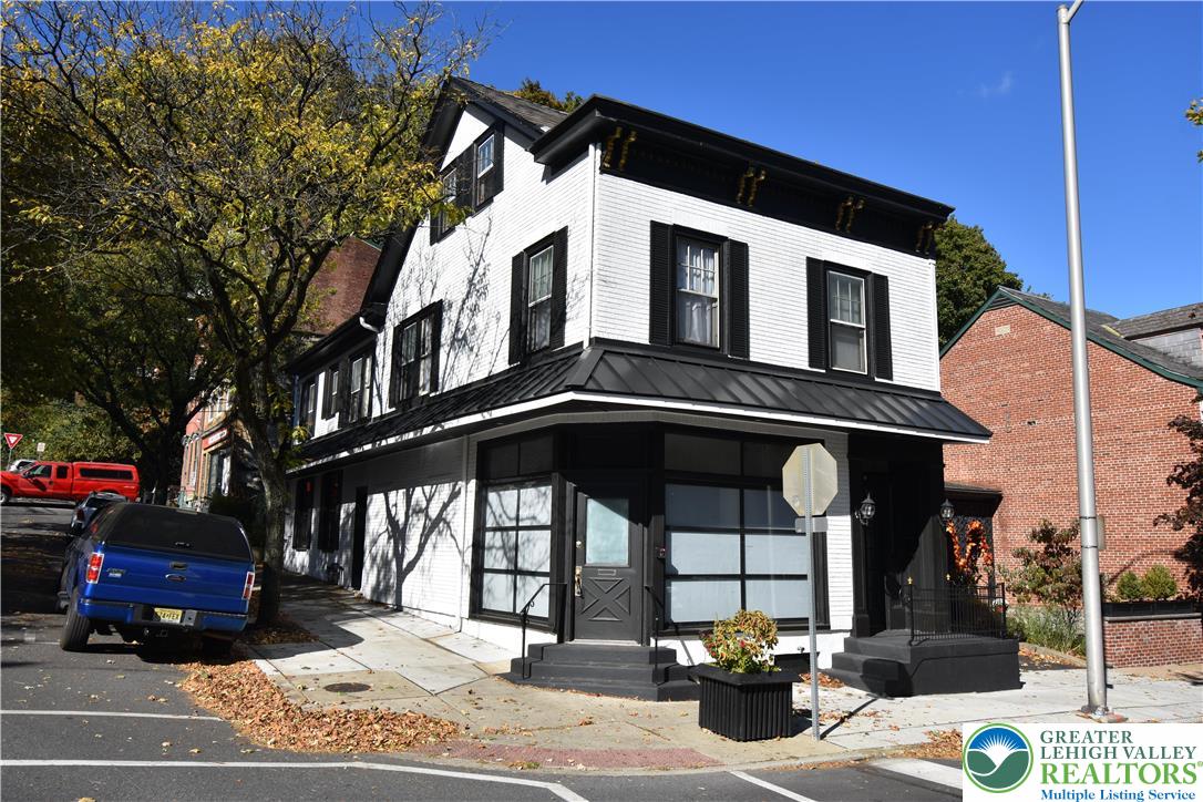100 4th Street