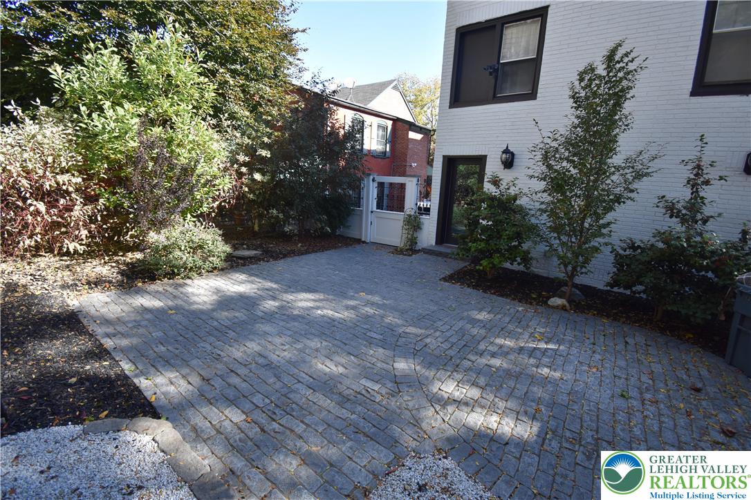 100 4th Street