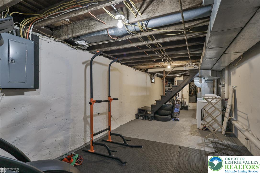 708 Pardee Street