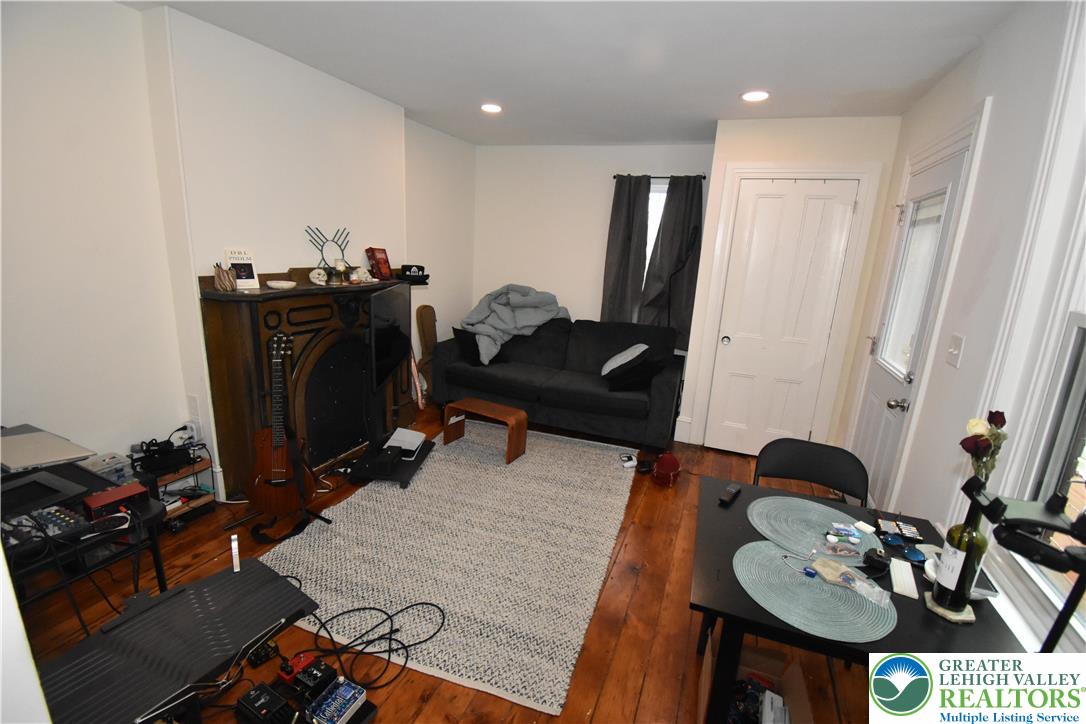 625 Ferry Street