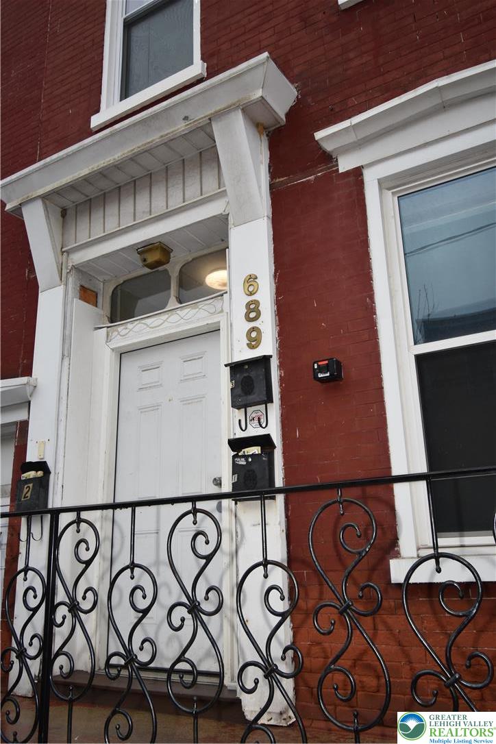 689 Ferry Street