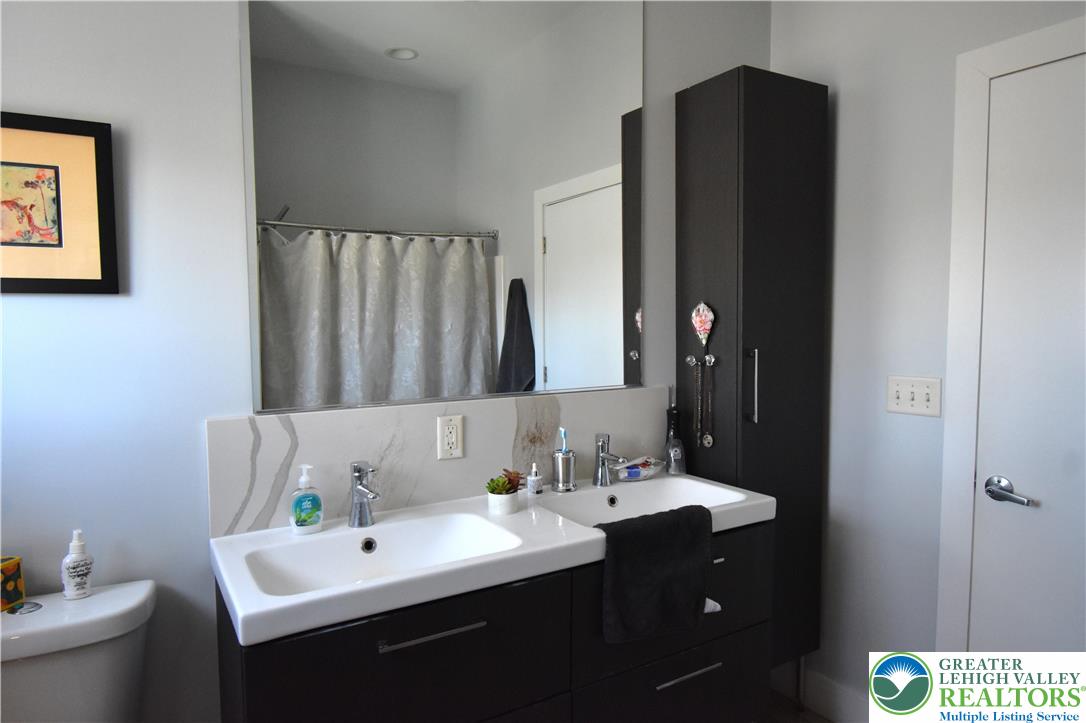 43 North Delaware Drive 3