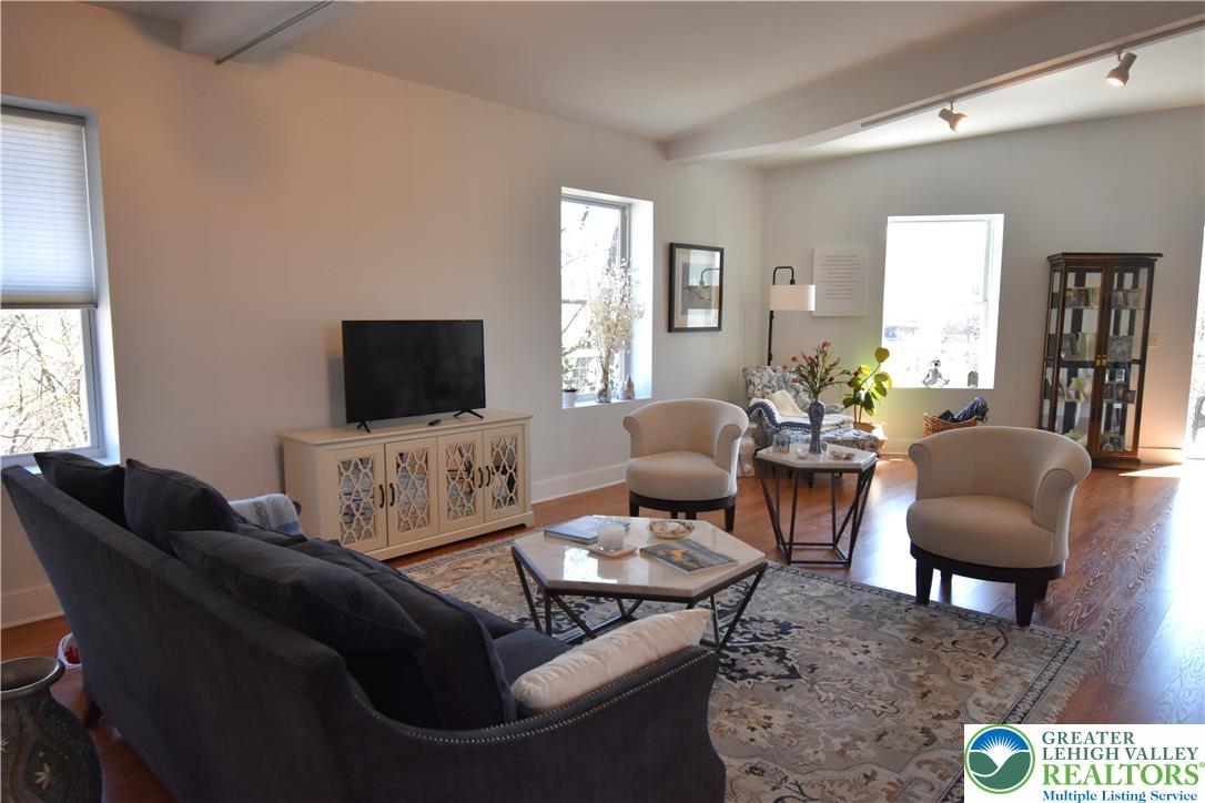 43 North Delaware Drive 3