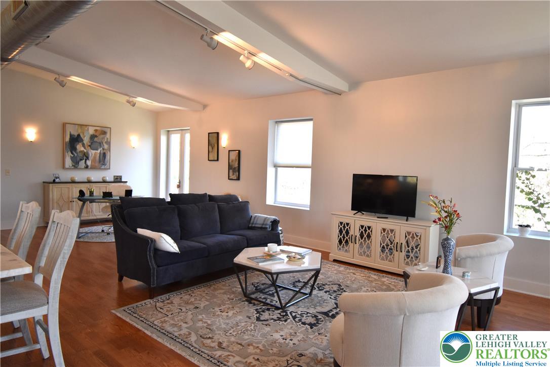 43 North Delaware Drive 3