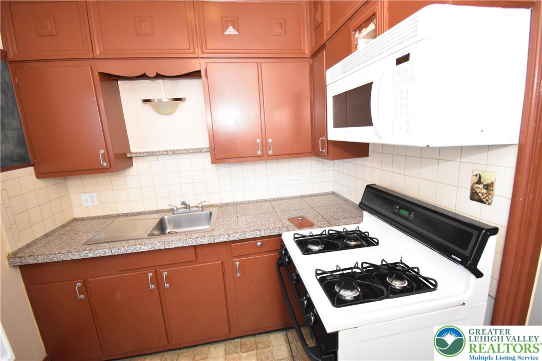 215 Cattell Street 2nd Floor