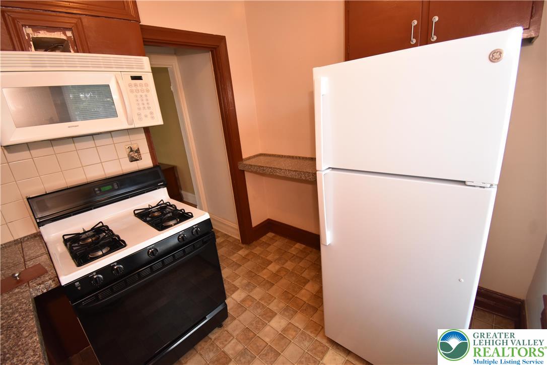 215 Cattell Street 2nd Floor