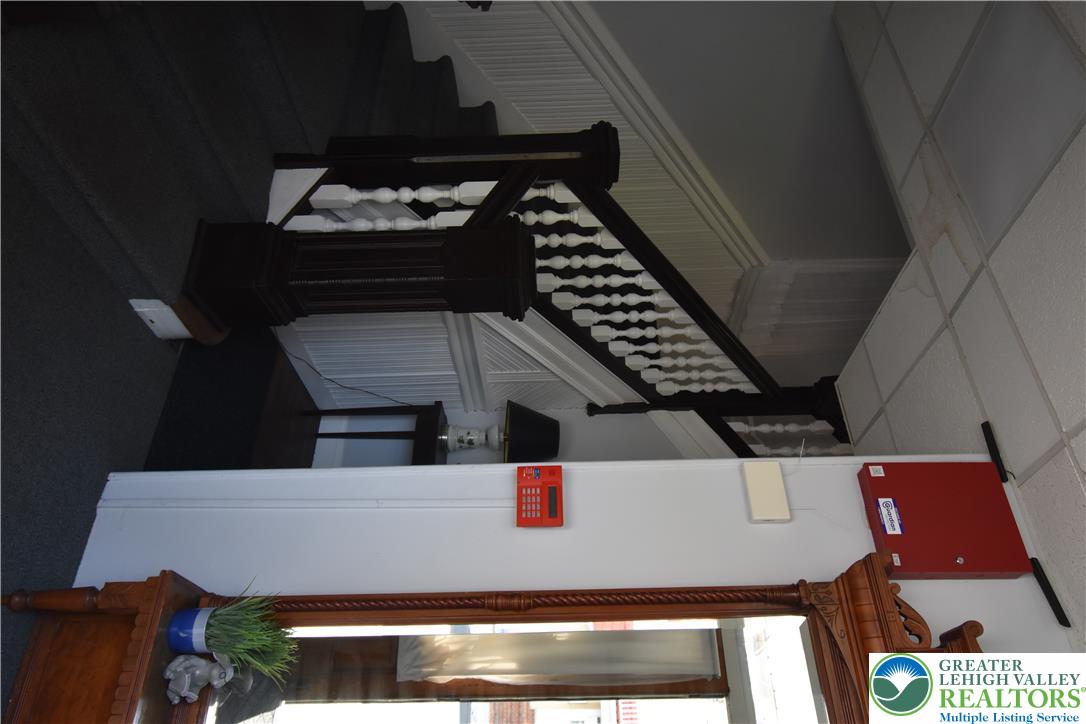201 Cattell Street 5
