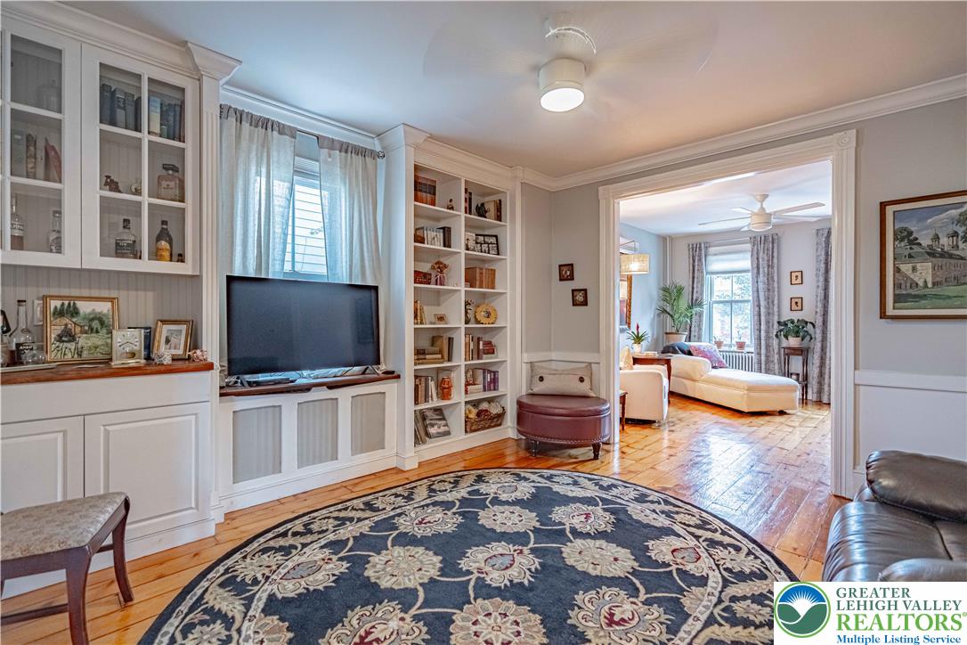 321 East Wall Street