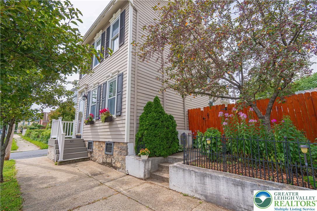 321 East Wall Street