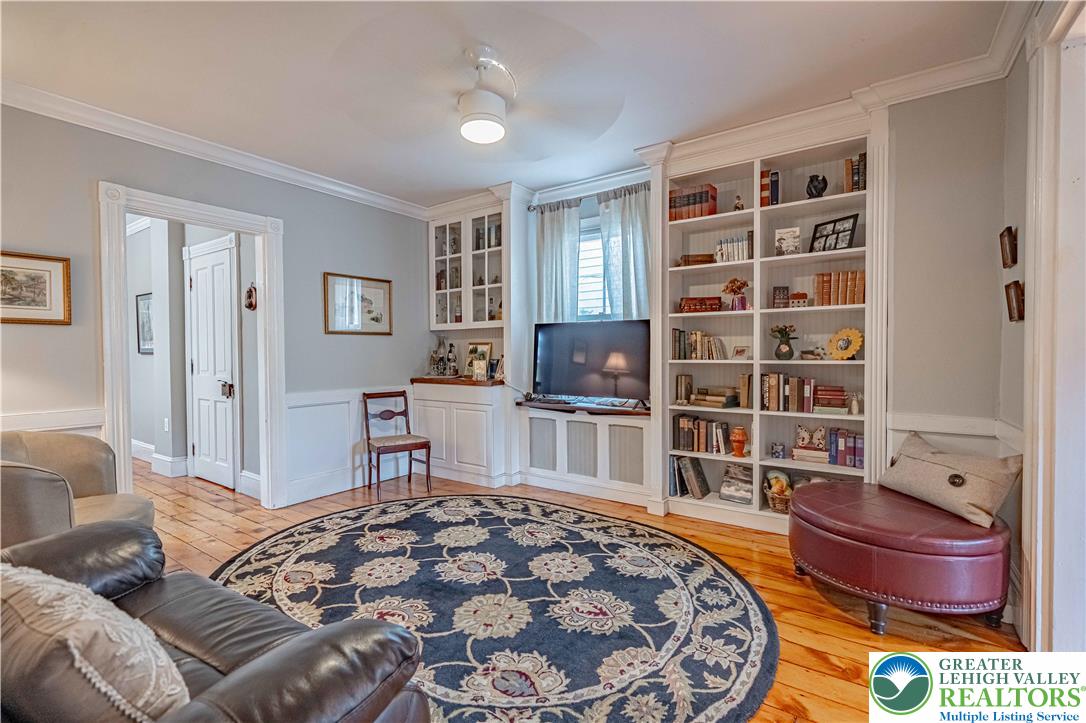 321 East Wall Street