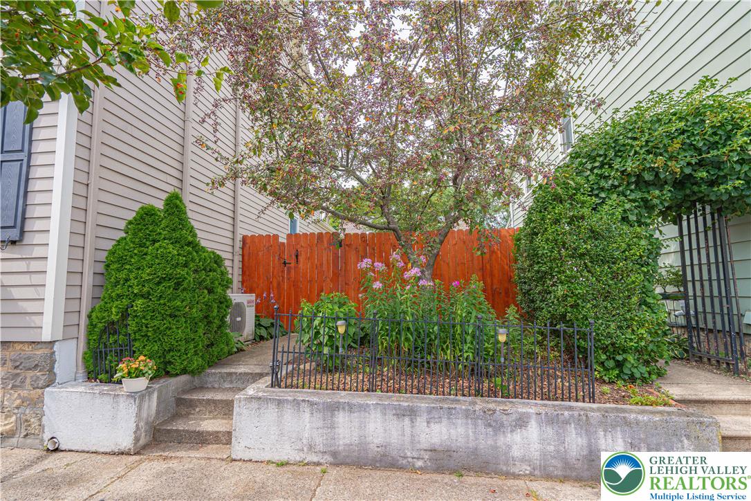 321 East Wall Street