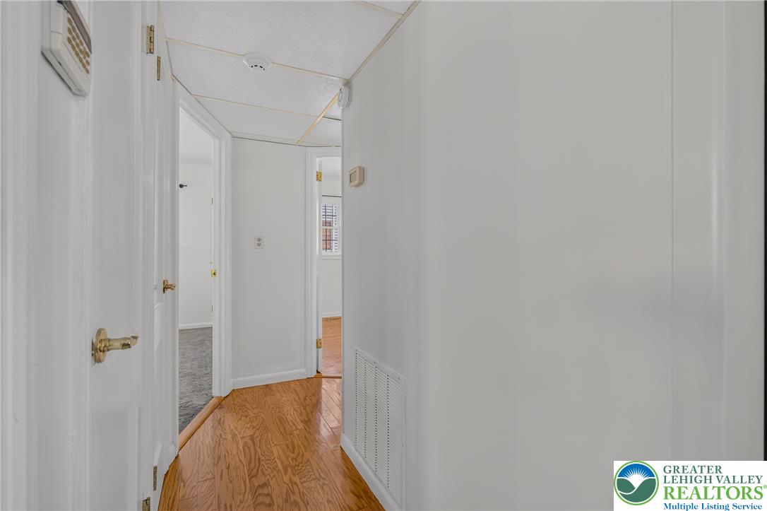 1933 Eastman Avenue
