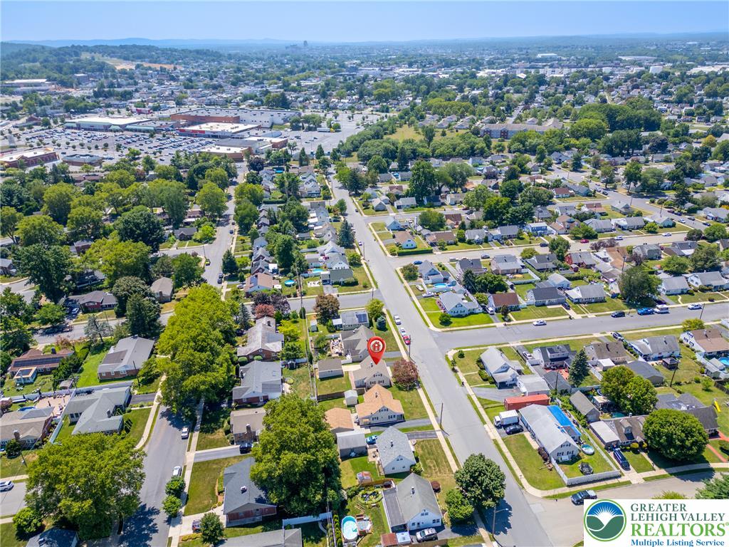1933 Eastman Avenue