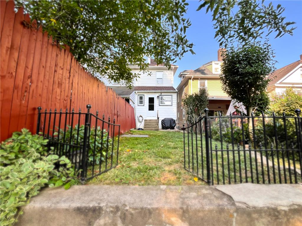 708 Pardee Street