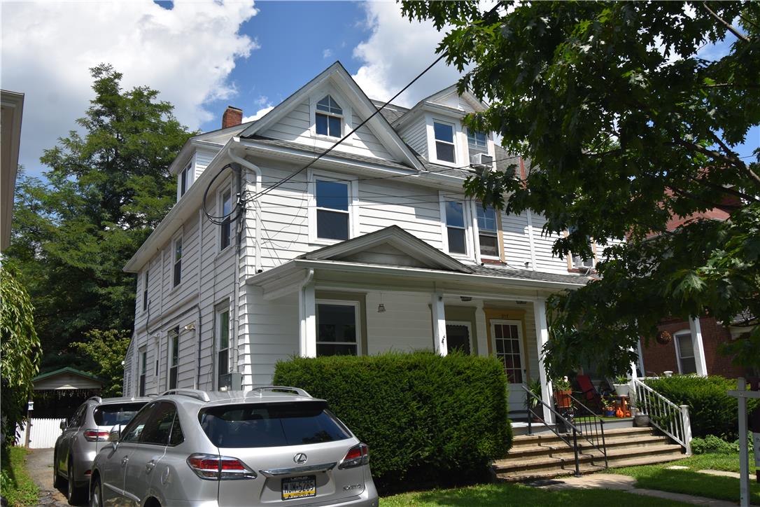 219 West Burke Street 1