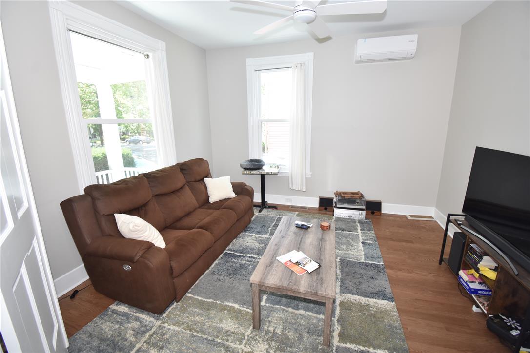 219 West Burke Street 1