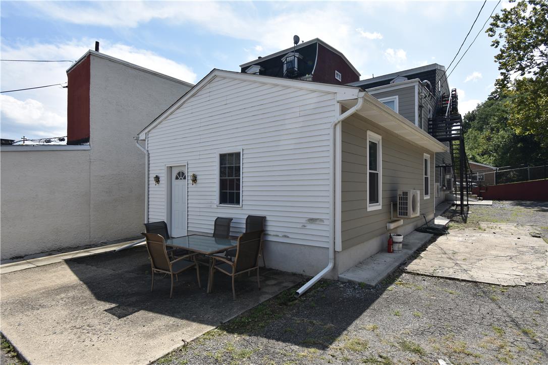435 Ferry Street 1B