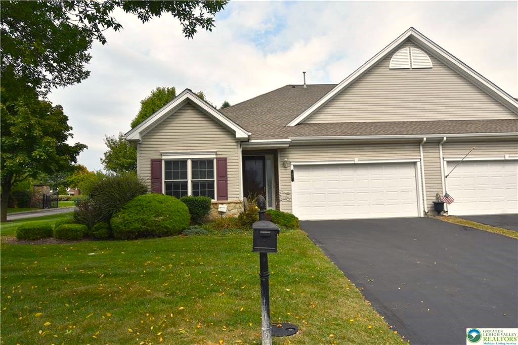 40 Glenmoor Circle North