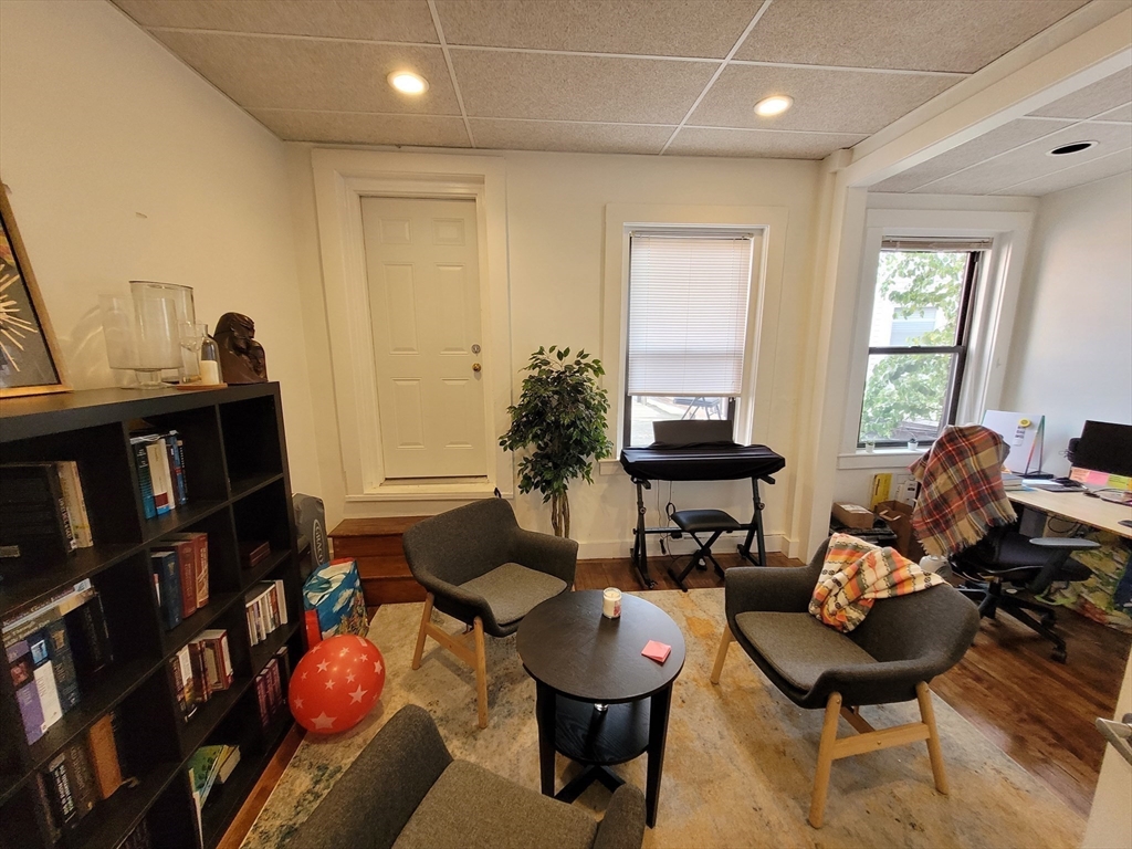 39 Harvard St Unit: 2nd Floor