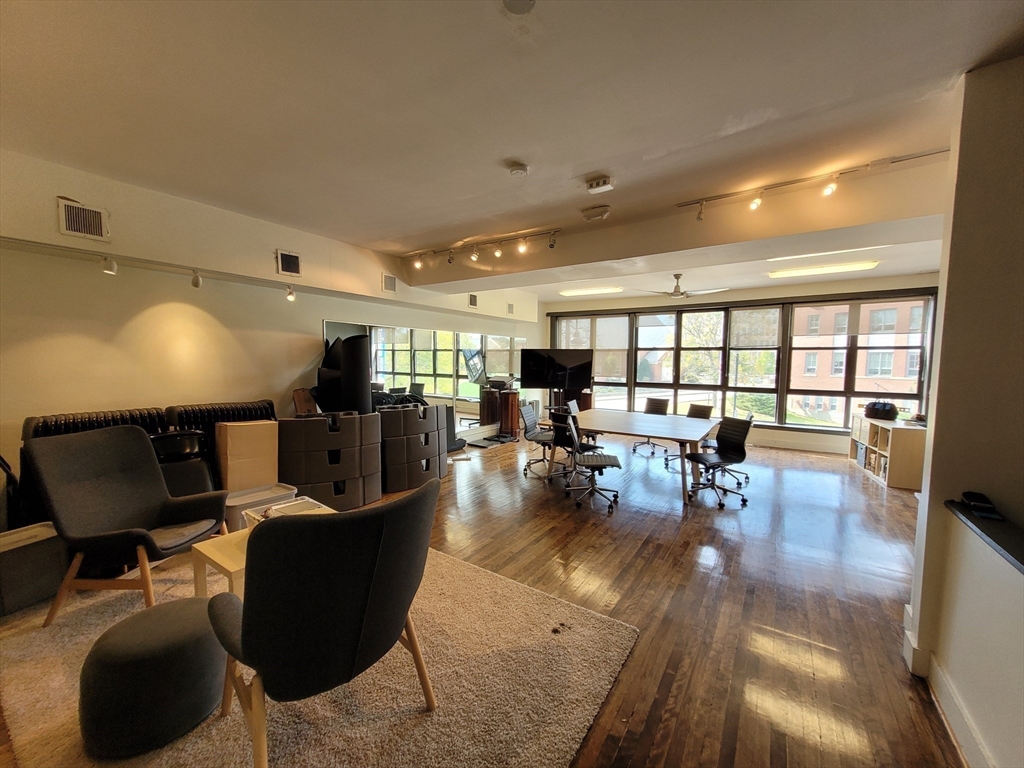 39 Harvard St Unit: 2nd Floor