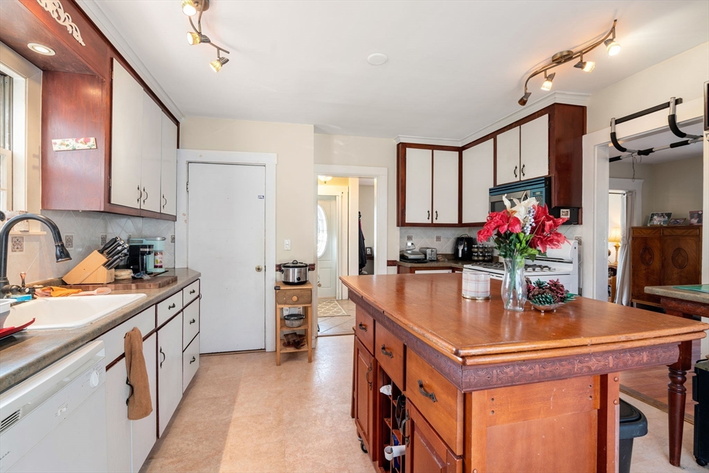 93 Thurston Road
