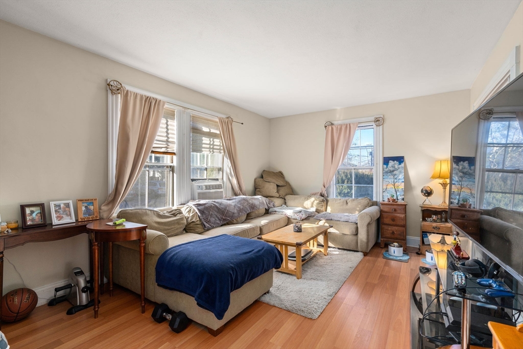 93 Thurston Road