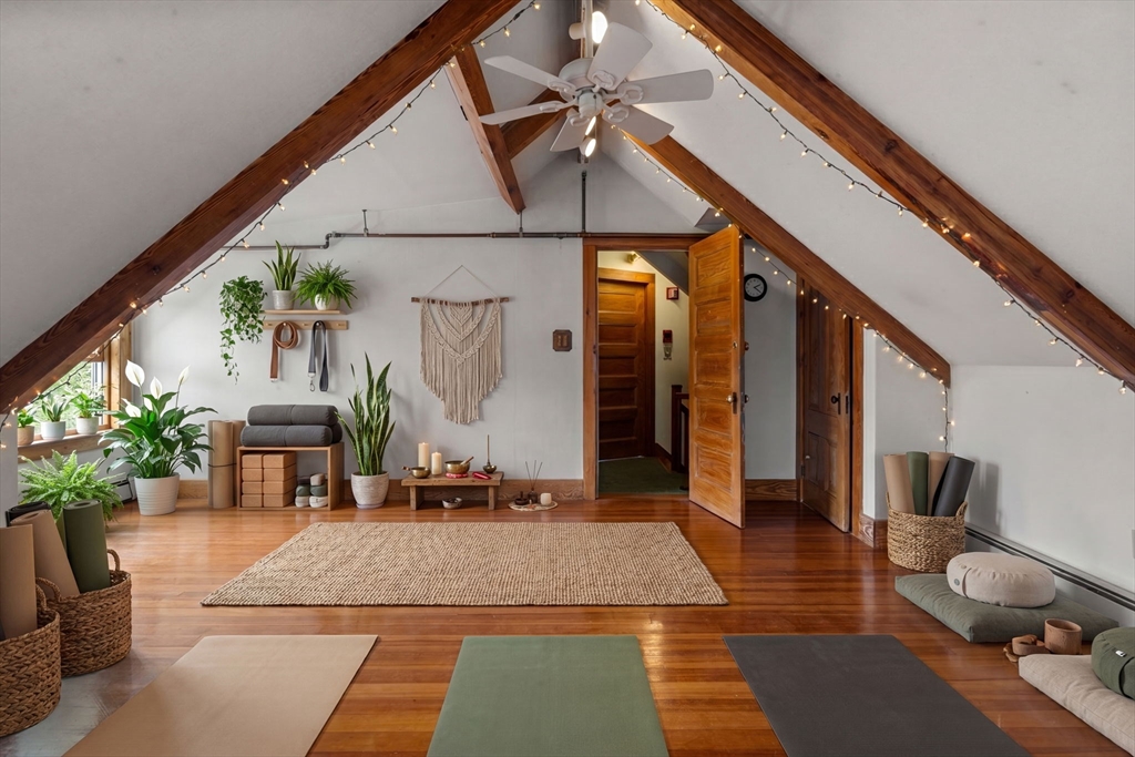 91 Wyman St Unit: 3rd Floor