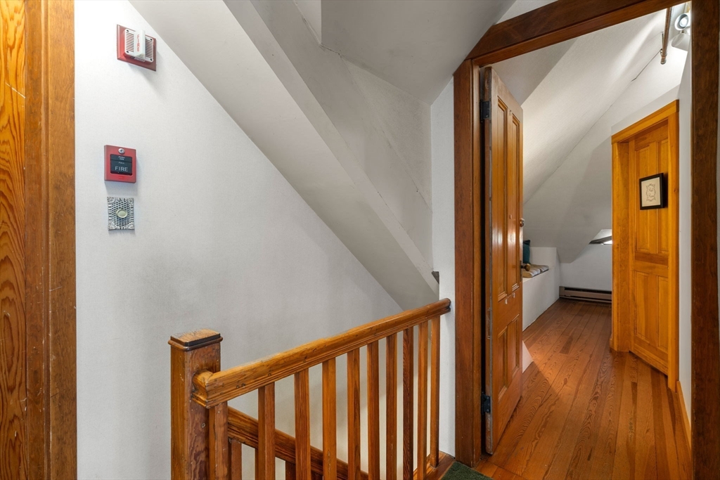 91 Wyman St Unit: 3rd Floor