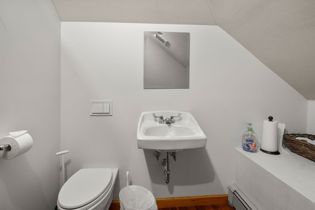 91 Wyman St Unit: 3rd Floor