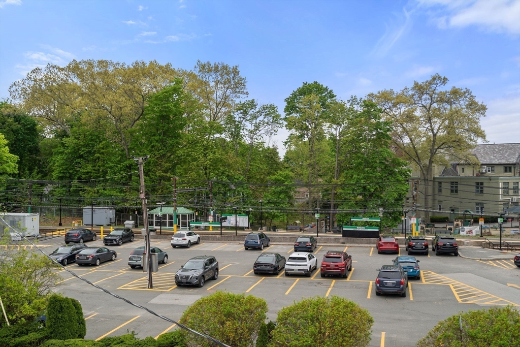 91 Wyman St Unit: 3rd Floor