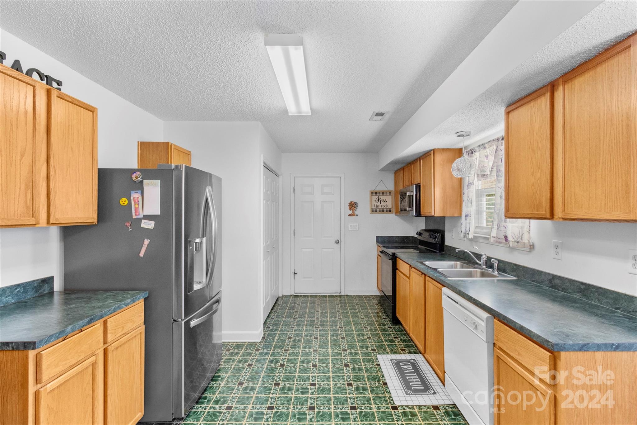 3923 Bitterroot Court