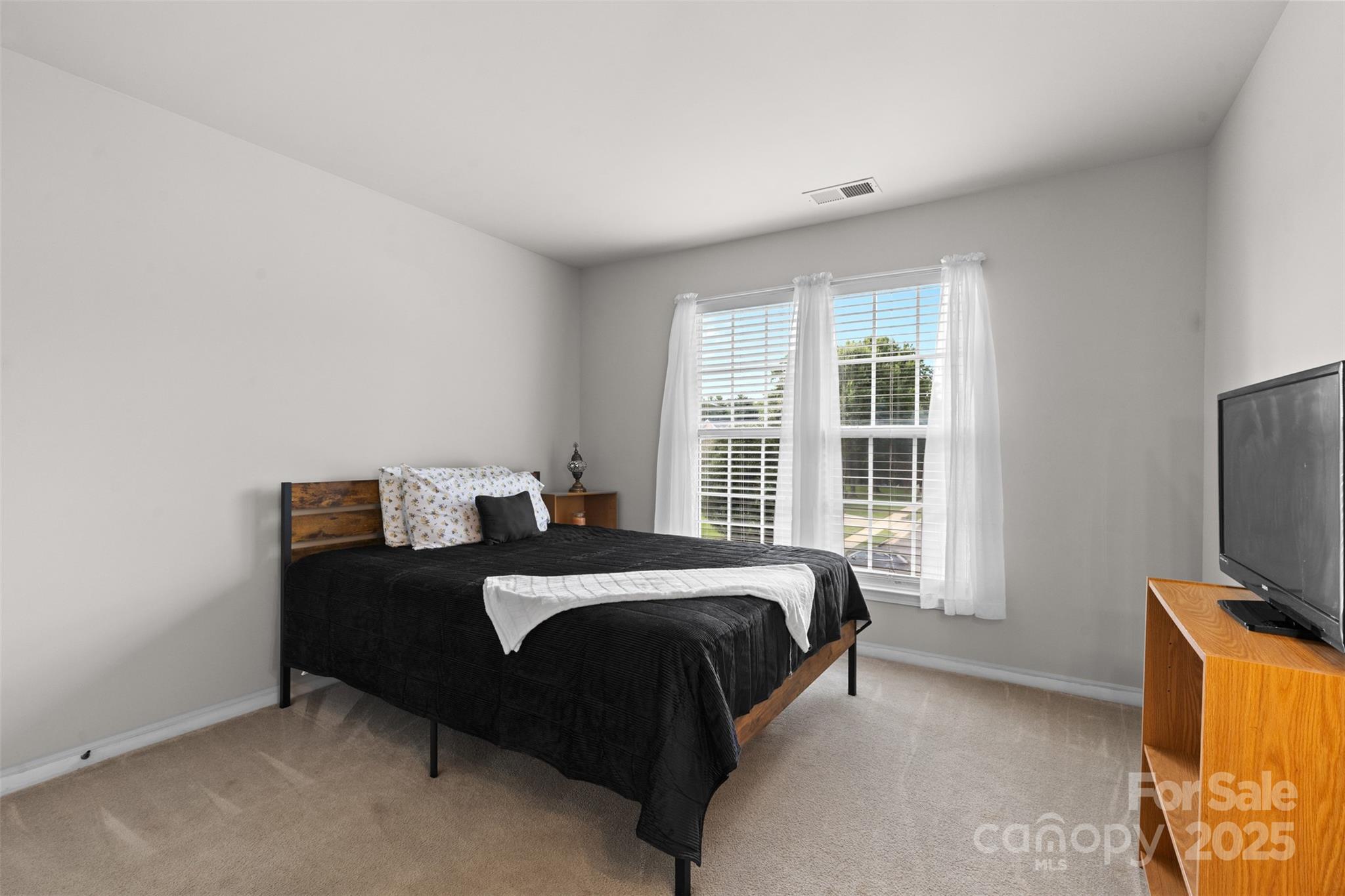 3213 Strawberry Road