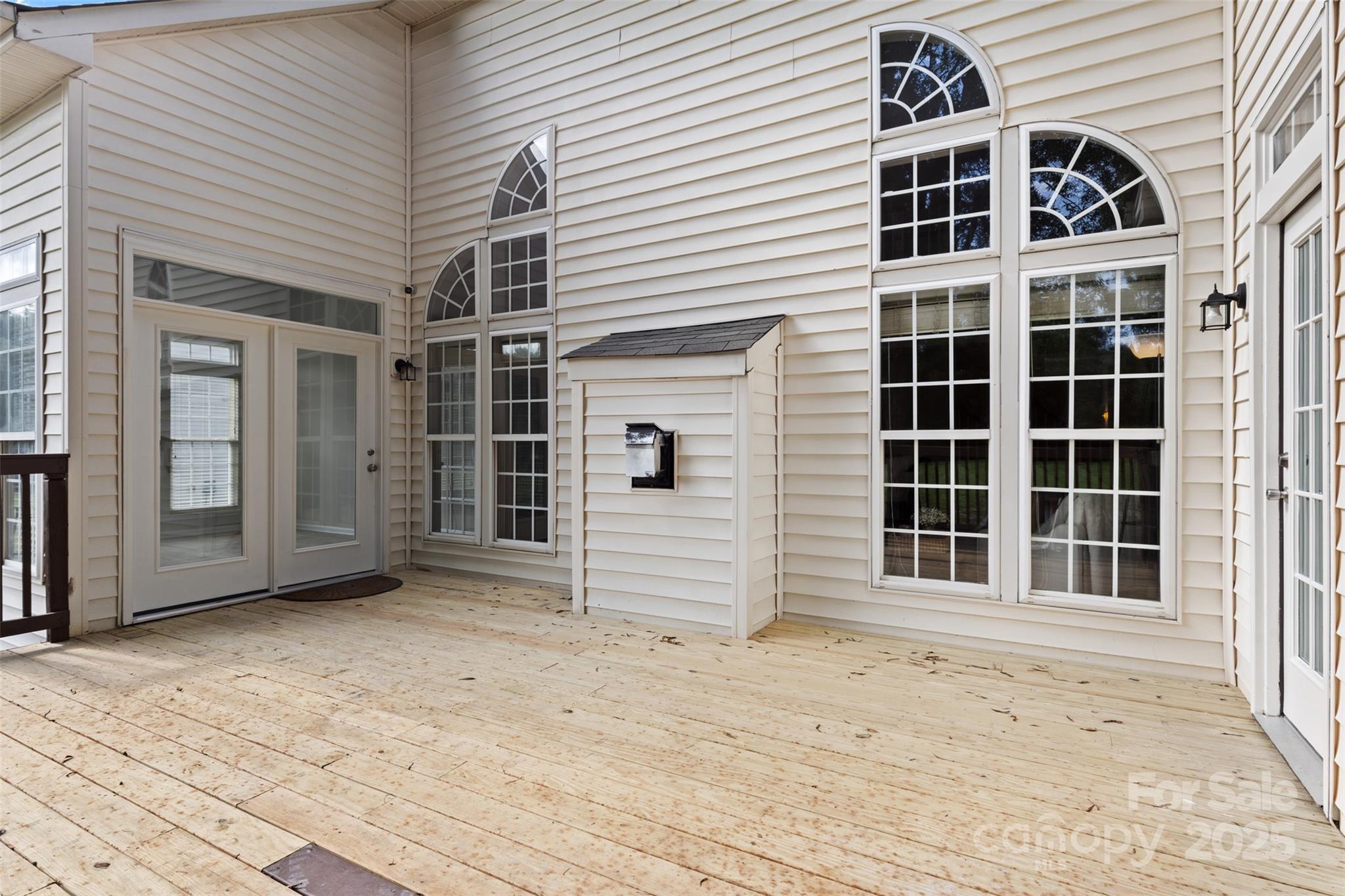3213 Strawberry Road