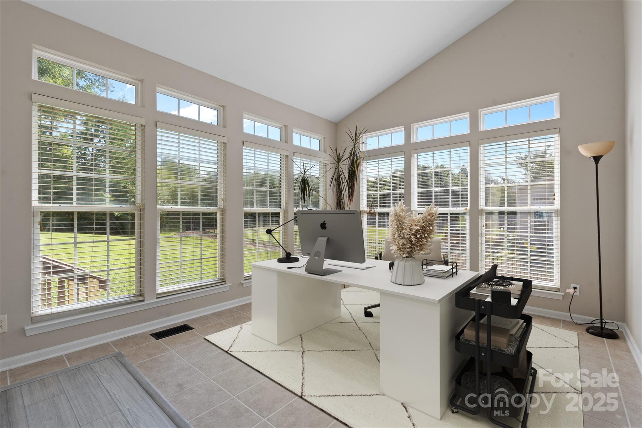 3213 Strawberry Road