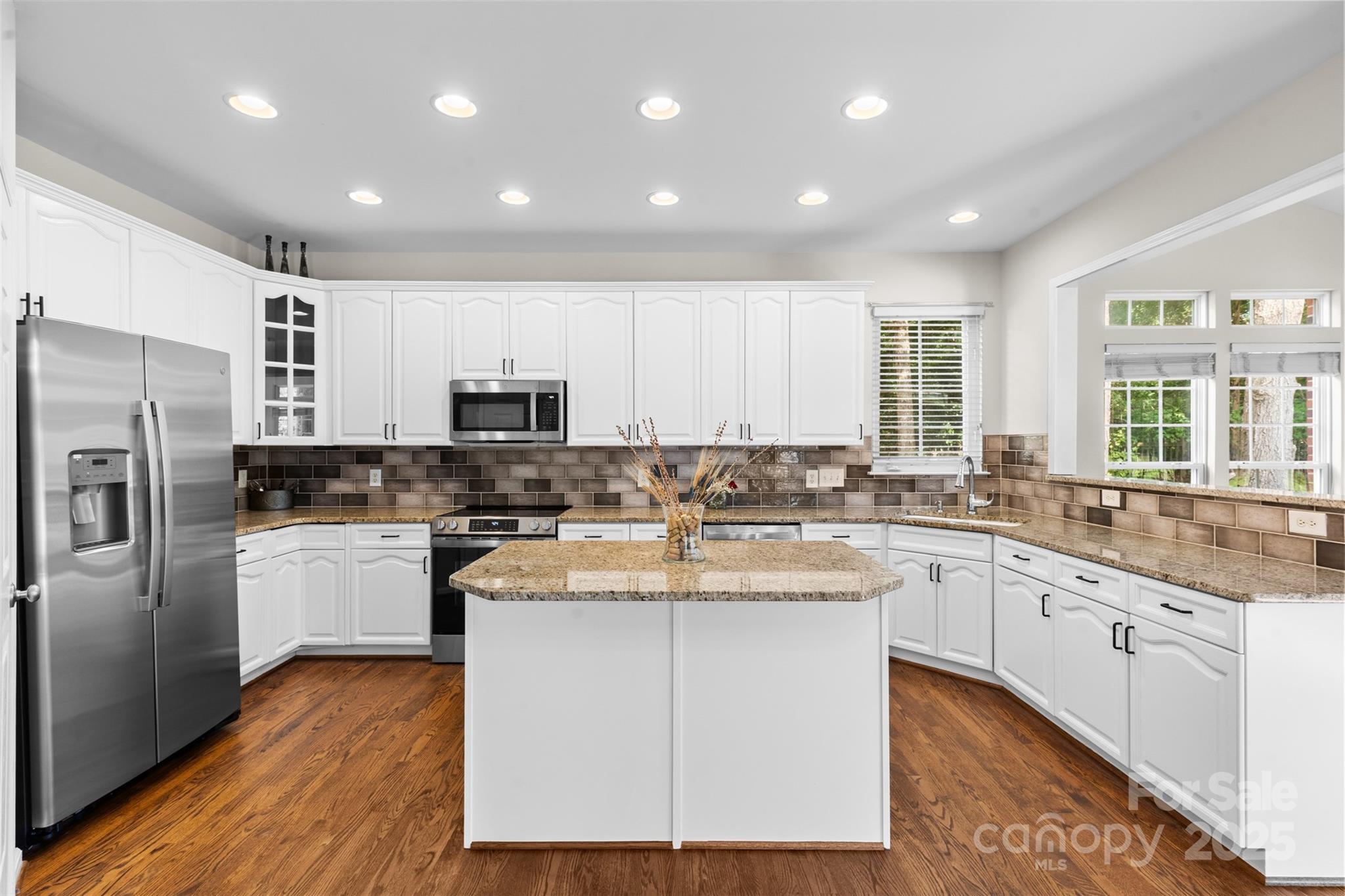 3213 Strawberry Road