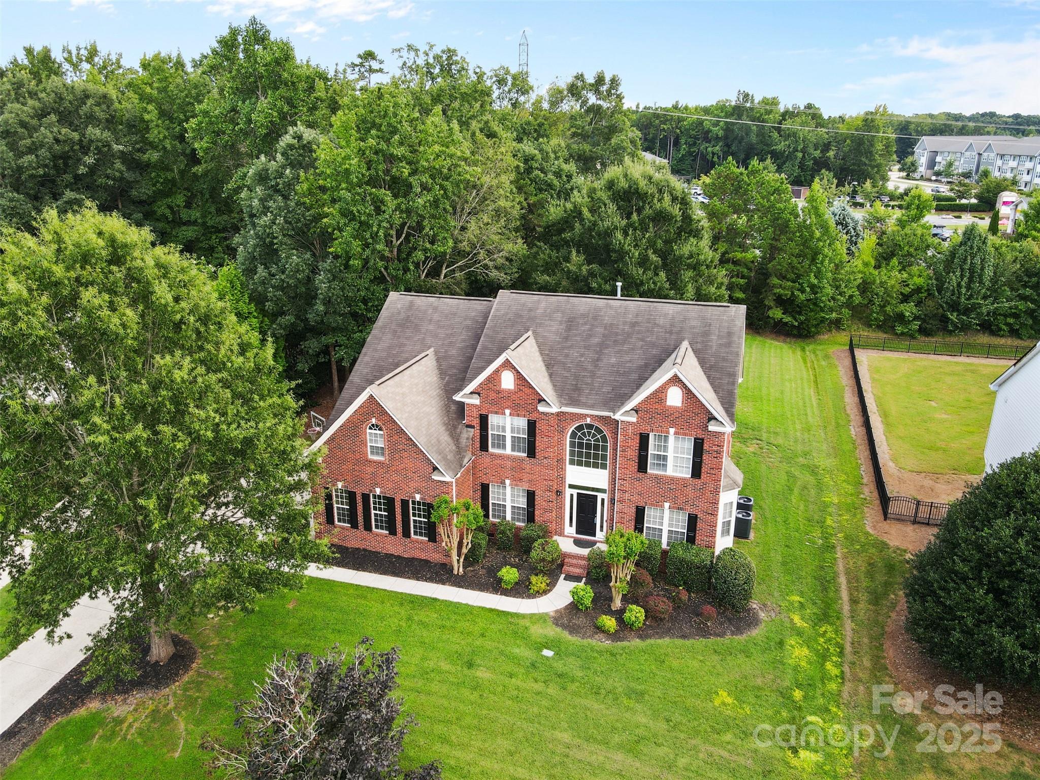 3213 Strawberry Road