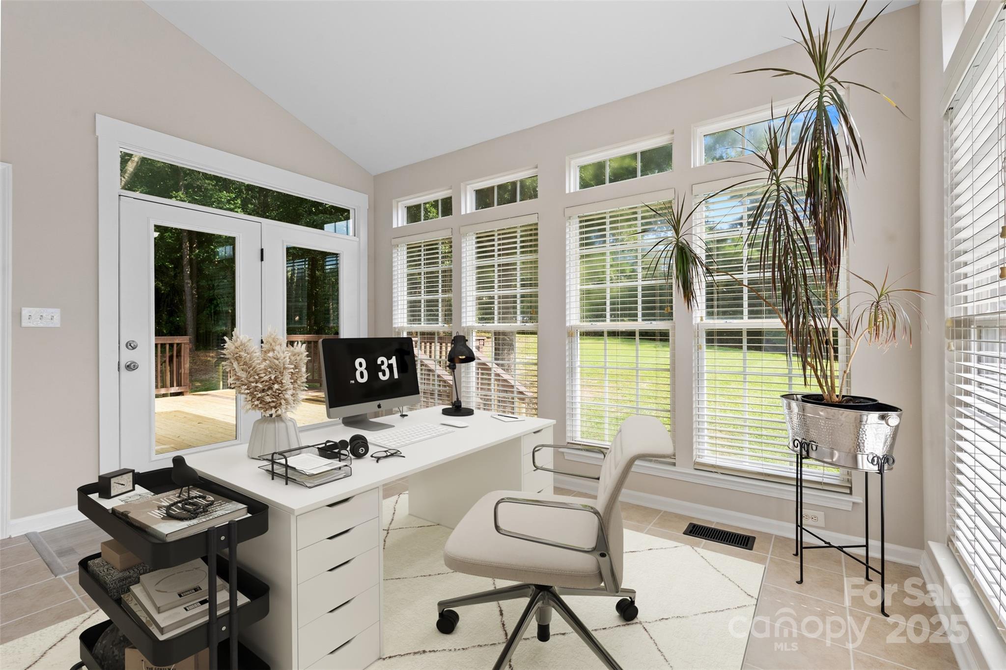 3213 Strawberry Road