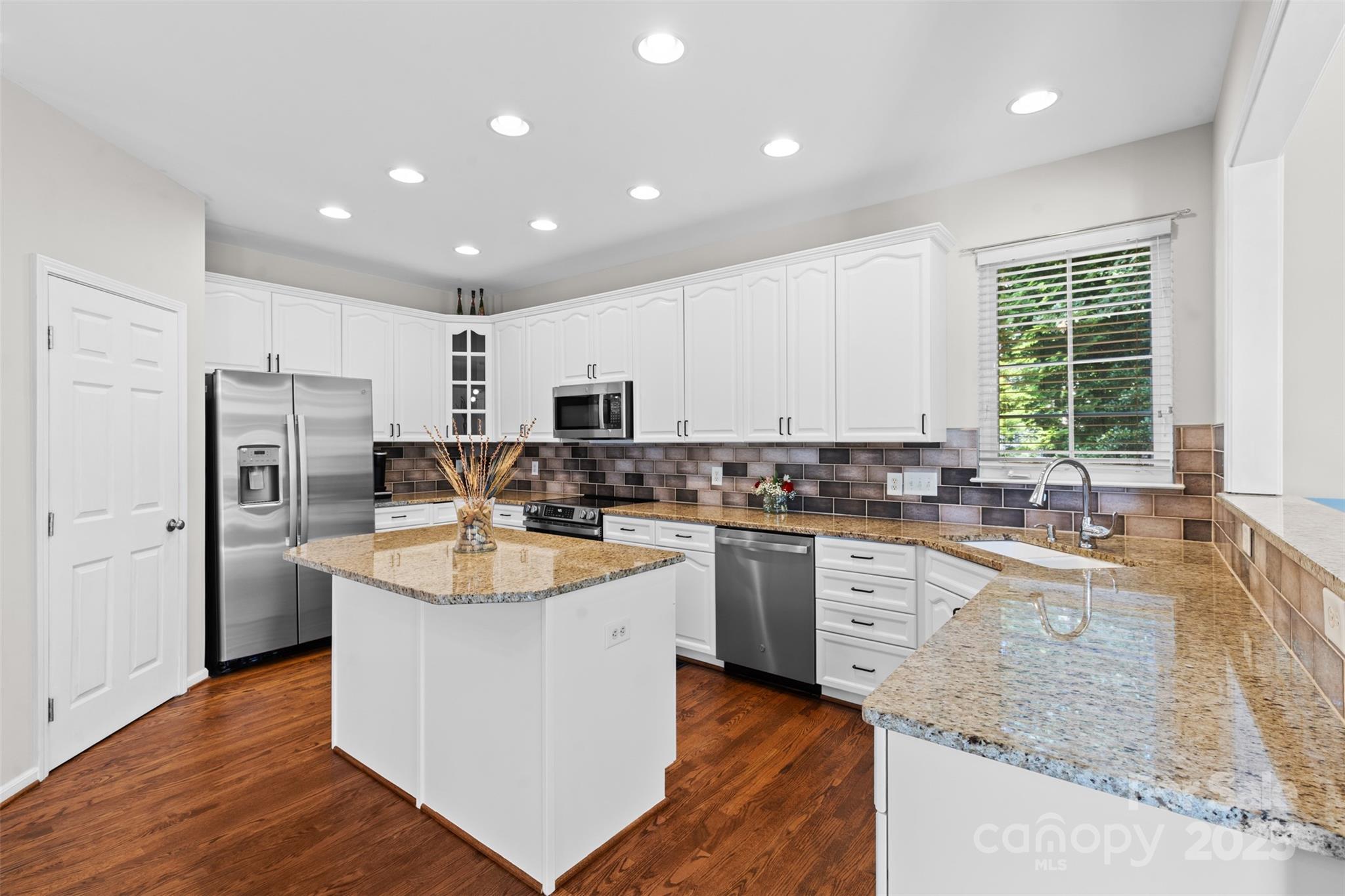 3213 Strawberry Road