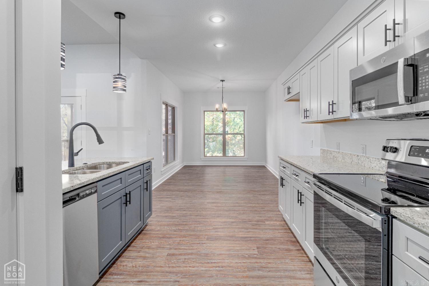 2603 Sarah Ln