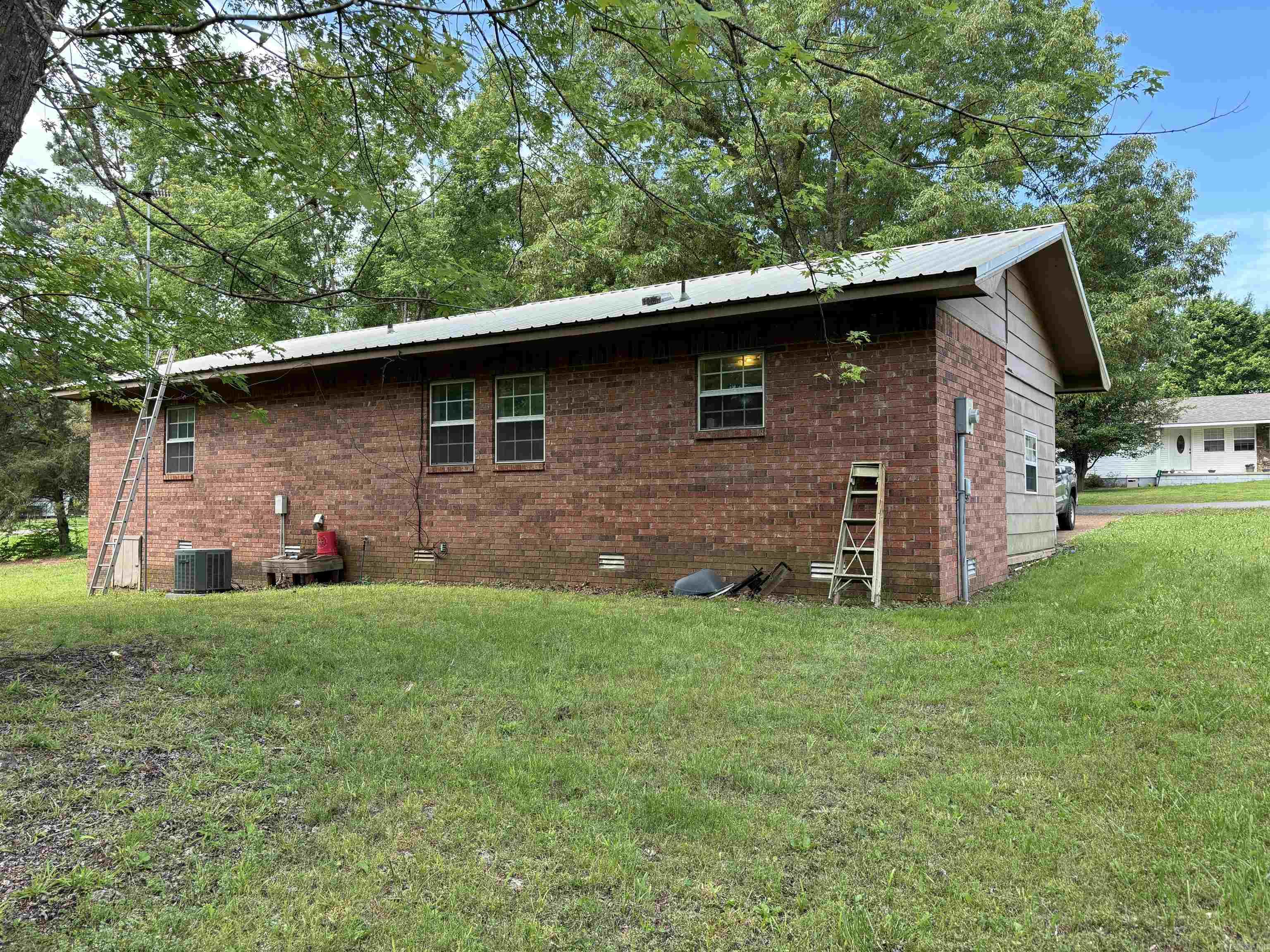 142 Sara Circle