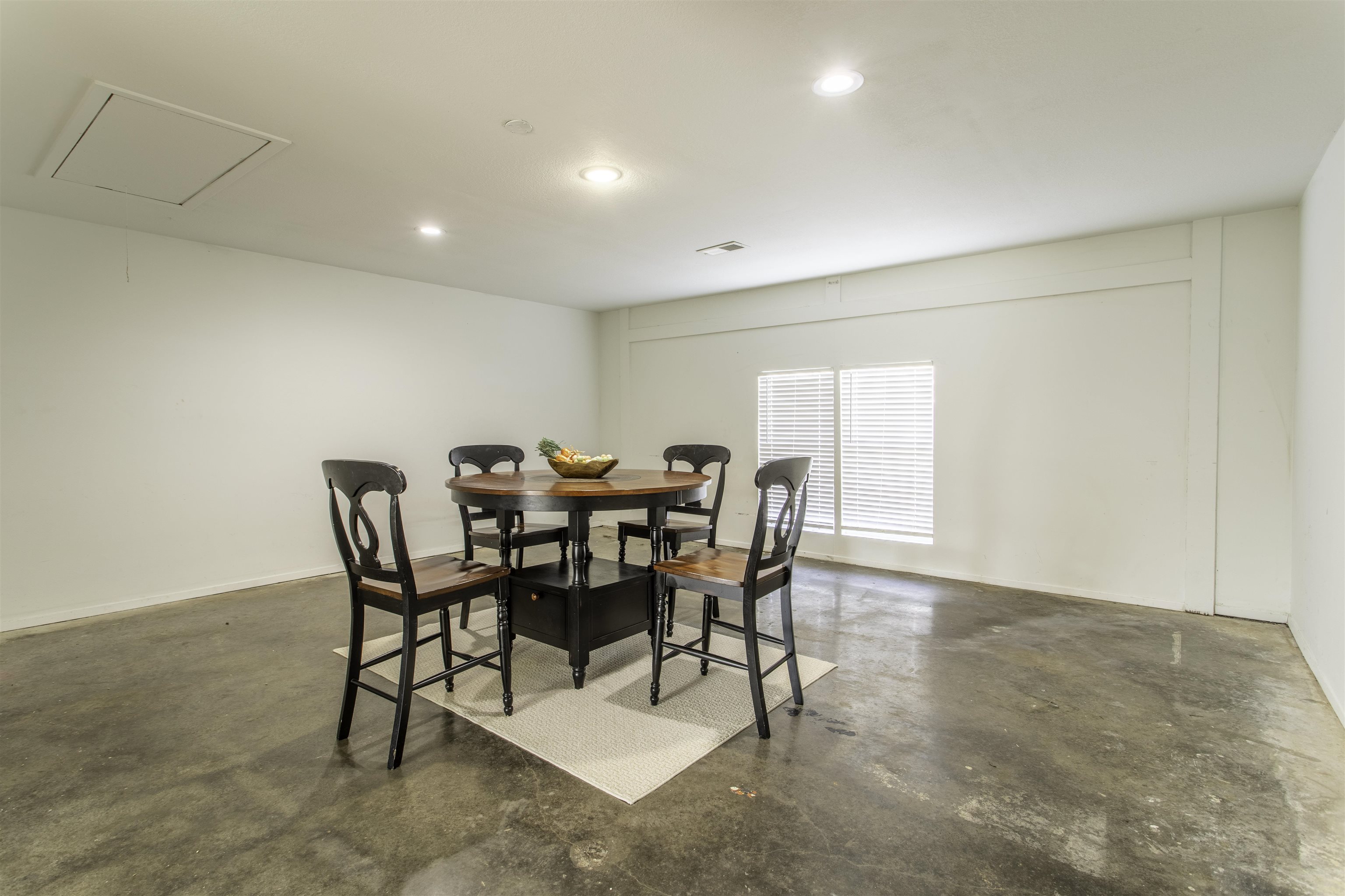 915 Silverleaf Circle