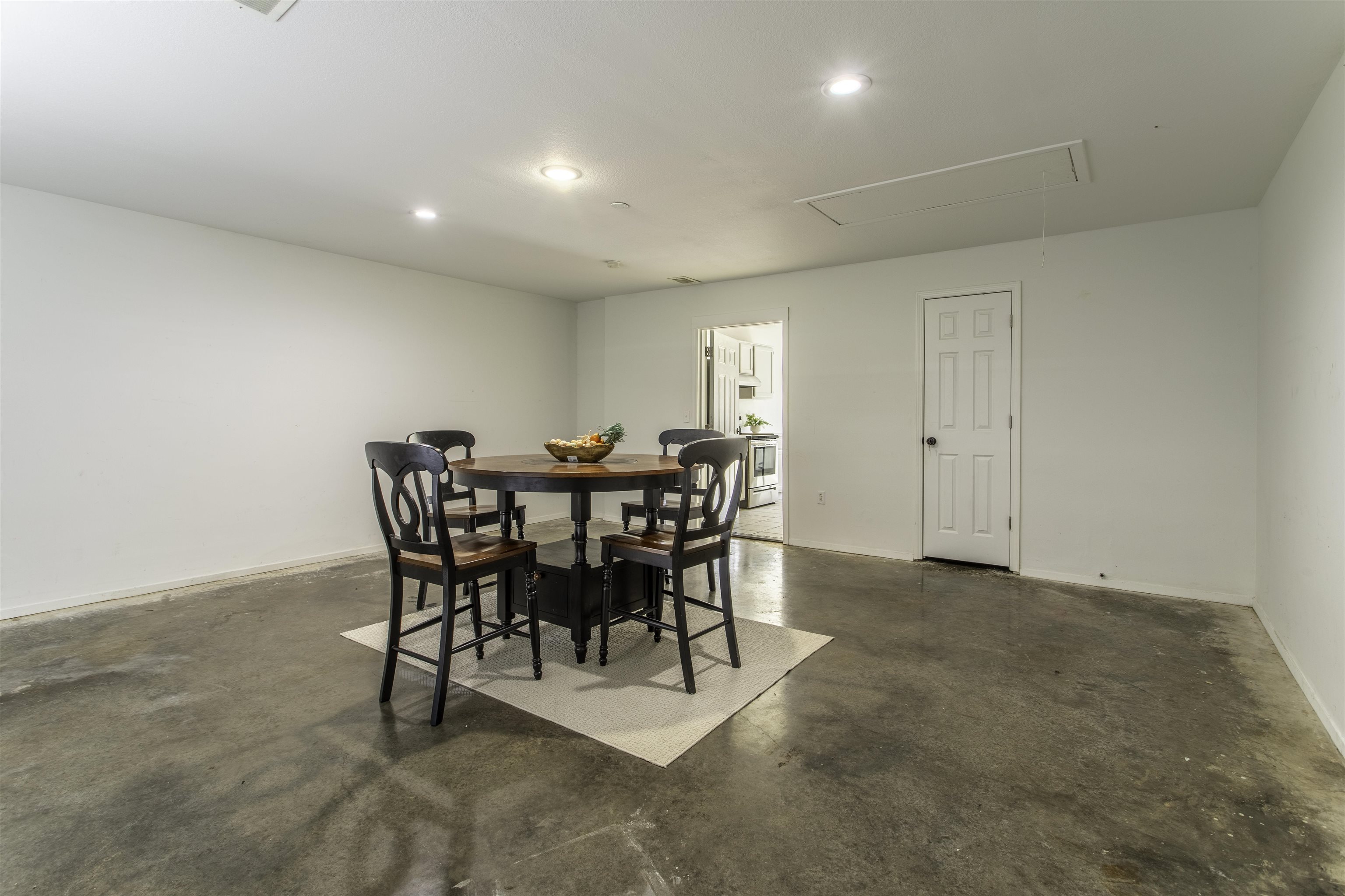 915 Silverleaf Circle