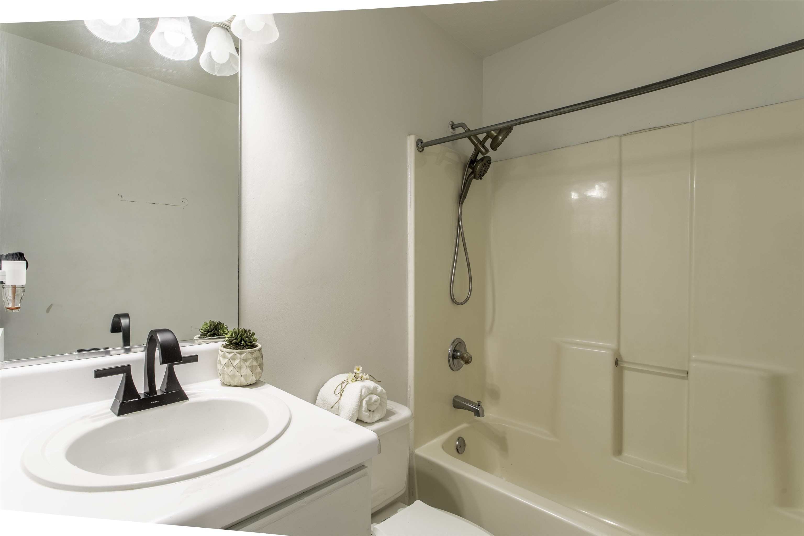 915 Silverleaf Circle